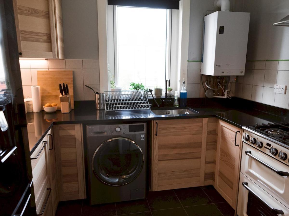 Pass The Keys Cozy Two Bed Flat Near Glasgow Airport & Paisley Exterior photo